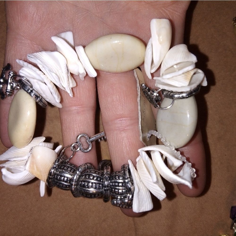 NWT Marysol seashell beaded charm bracelet